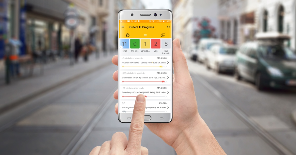 Smartphone-Tech-is-Paving-the-Road-for-the-Future-of-Trucking